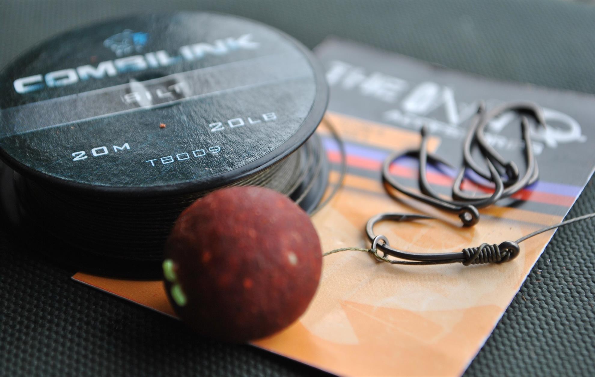 Montura blowback semi-rigida pentru crap mare.